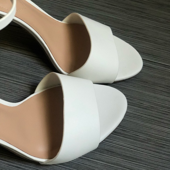 NWT White Leather Classy High Heel Dress Sandal - Picture 5 of 8
